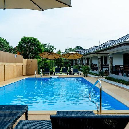 Thai Smile Resort Районг Екстер'єр фото
