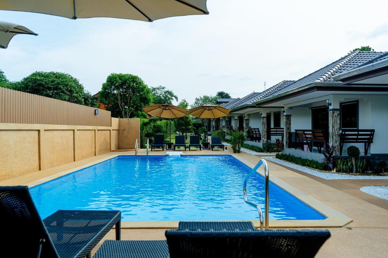Thai Smile Resort Районг Екстер'єр фото